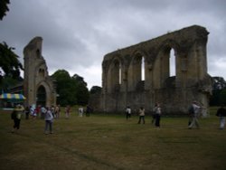 Ruins of Glastonbury Abbey Wallpaper