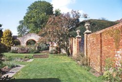 Jenkyn Place Gardens Wallpaper