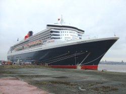 The Queen Mary 2 arrived in Liverpool October 2009 Wallpaper
