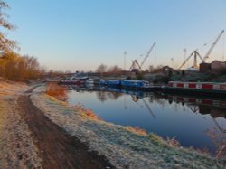 Frosty morning on the Canal Wallpaper