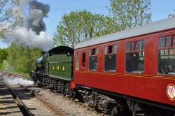 Train leaving Shenton Wallpaper