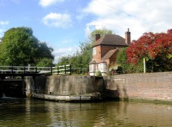 Hatton Locks on the Grand Union Canal - Warwickshire Wallpaper