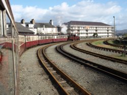 Train to Ffestiniog Wallpaper