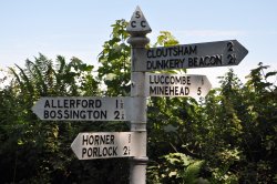 Signpost near Luccombe Wallpaper