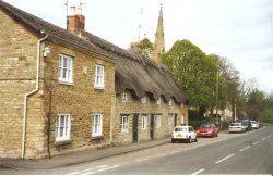 PODDINGTON VILLAGE Wallpaper