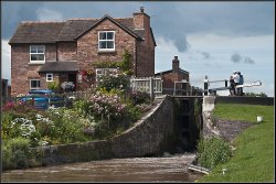 Cholmondeston Lock. Wallpaper