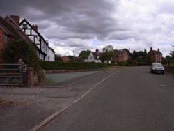 Main Road, Tong Wallpaper