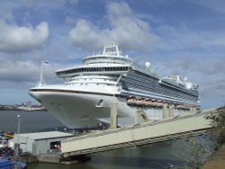 Cruise ship Wallpaper