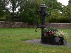 Village Green, Freeland Wallpaper