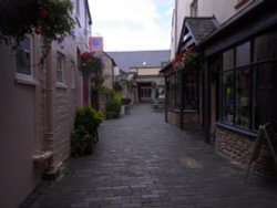 Courtyard, Cirencester Wallpaper