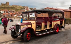 Tourist bus Wallpaper