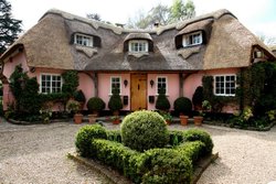 Thatched cottages Wallpaper