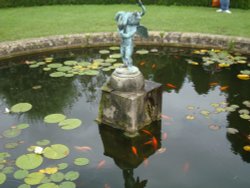 Ornamental pond at the Rose Garden Wallpaper