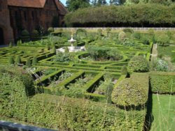 Knot Garden Wallpaper