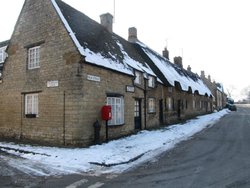 Podington Snow scene Wallpaper