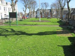 Toll Green Wallpaper