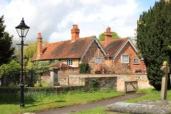 Houses near Church of St. Thomas of Canterbury, Goring Wallpaper