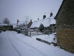 Podington Snow scene Wallpaper