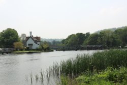 The Thames at Streatley Wallpaper