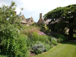 Hidcote Garden Wallpaper