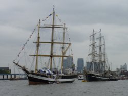 Tall ships on the Thames near Tower Bridge Wallpaper