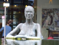 Courtyard fountain figure near Tower Bridge Wallpaper