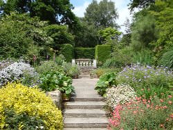 Great Comp Garden, June 2008 Wallpaper