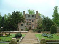 Groombridge Place Gardens May 2001 Wallpaper