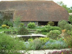 Great Dixter, May 2001 Wallpaper