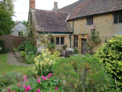 East Lambrook Manor, June 2009 Wallpaper