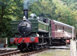 Gwili Railway near Bronwydd Arms Wallpaper