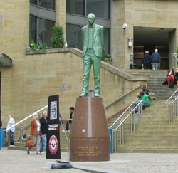 Donald Dewar Statue Wallpaper