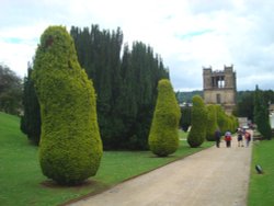 Footpath towards Chatsworth House Wallpaper