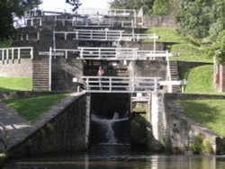 5 Staircase loch in Bingley Wallpaper