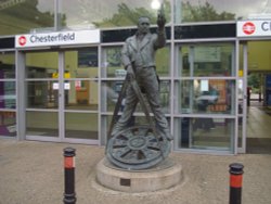 Statue of George Stephenson Wallpaper