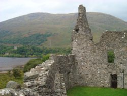 Ruins of Kilchurn Castle Wallpaper