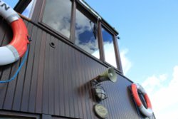 MV Tern - The Bridge Wallpaper