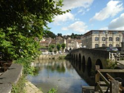 Bradford-On-Avon, bridge and the river Avon Wallpaper