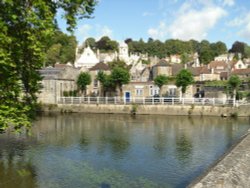 Bradford-On-Avon, the river and view on the town Wallpaper