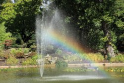 Fountain in the Water Garden at Cliveden Wallpaper