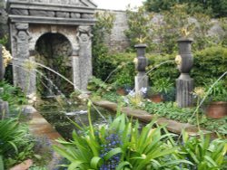 Garden at Arundel Castle Wallpaper