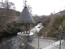 Wishing Well, Braemar Wallpaper
