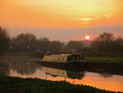Sunset over the River Soar at Watermead Country Park Wallpaper