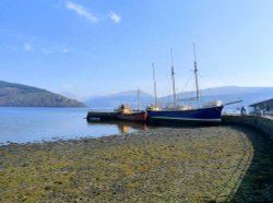 High and dry in Loch Fyne, Inveraray Wallpaper