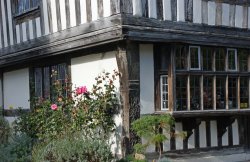 Rye Cottage Wallpaper