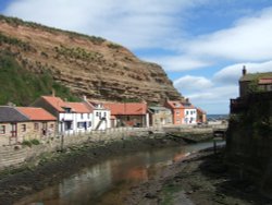 Staithes at Low Tide Wallpaper