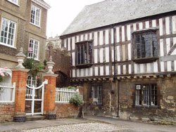 Gloucester Wallpaper