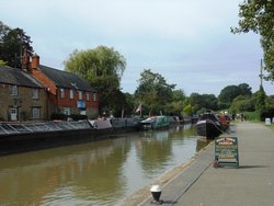 Grand Union Canal at Stoke Bruerne Wallpaper