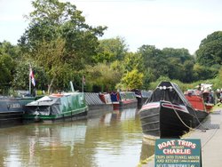 Grand Union Canal at Stoke Bruerne Wallpaper