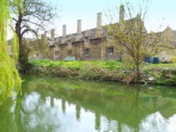 The River Welland in Stamford Wallpaper